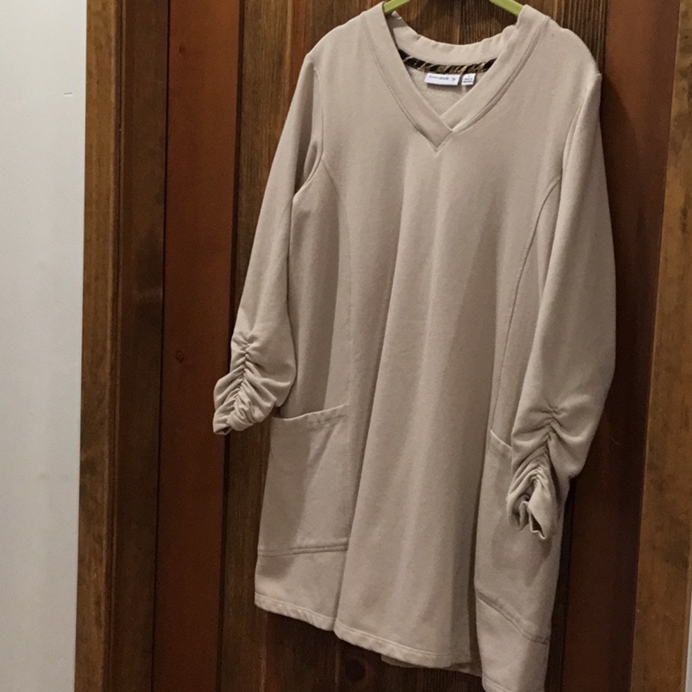 Susan Graver sweatshirt tunic